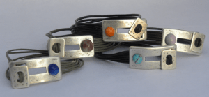 braccialetti con particolare in raku dolce